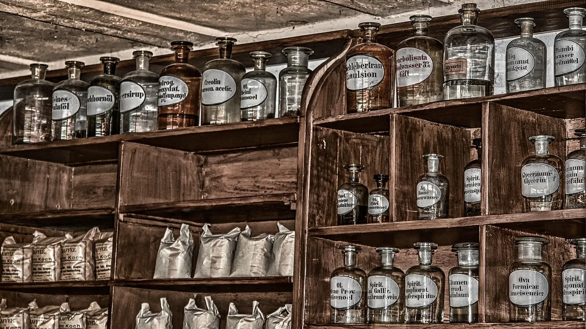 Zdjęcie ilustracyjne do tematu: Płyn do płukania jamy ustnej z alkoholem czy bez alkoholu — porównanie